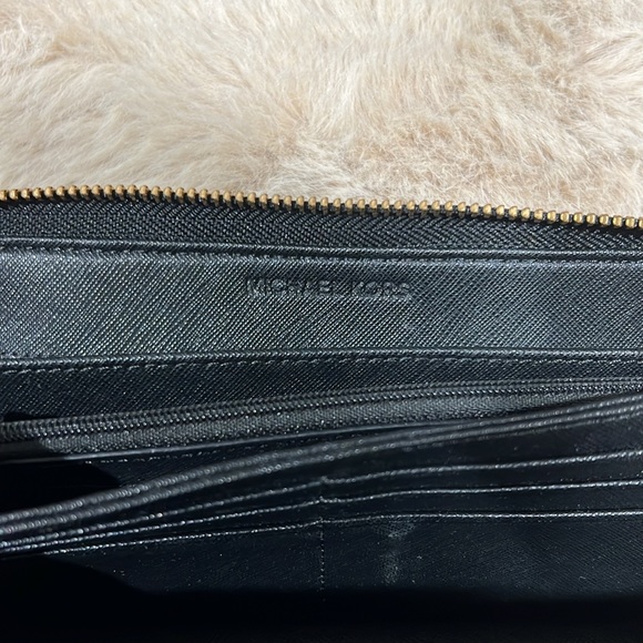 MICHAEL Michael Kors purse and wallet with dust bag. - Picture 6 of 10